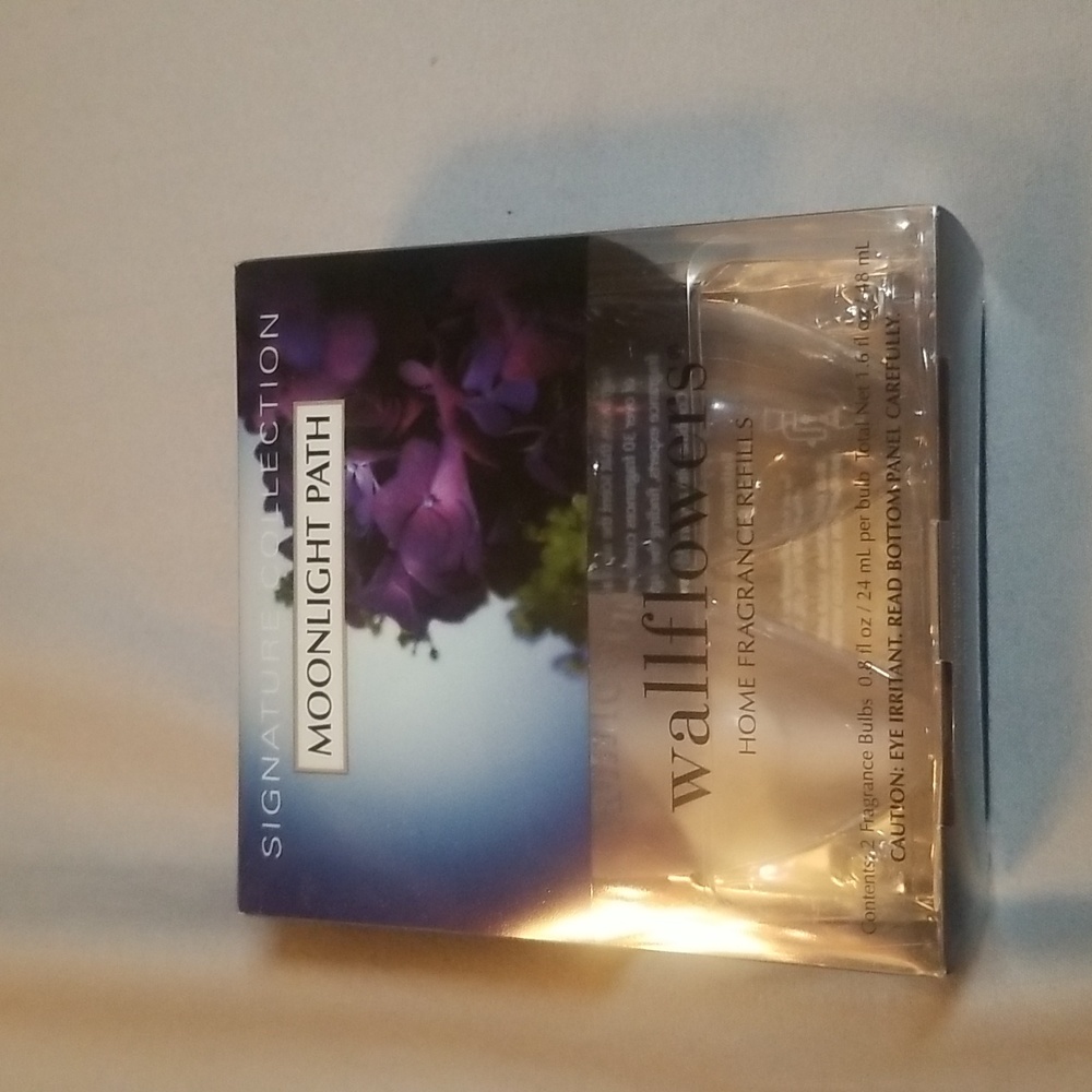 BATH & BODY~ 'MOONLIGHT PATH' WALLFLOWER x1